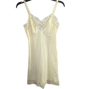 Vintage 60s Gossard Artemis pale yellow nylon & lace slip nightgown 32 short XS